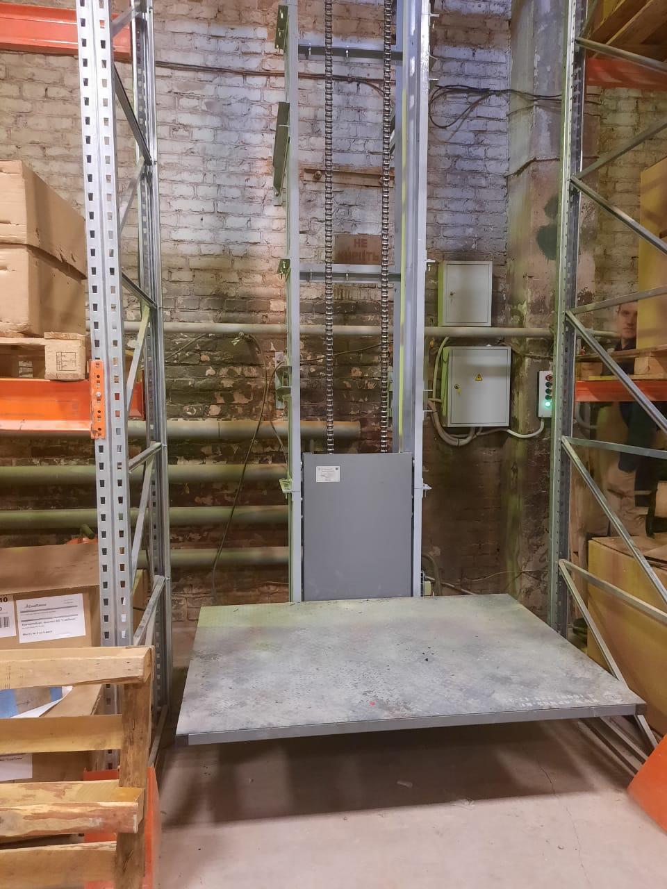 Мачтовый электрический цепной подъёмник, 1000 кг, Екатеринбург